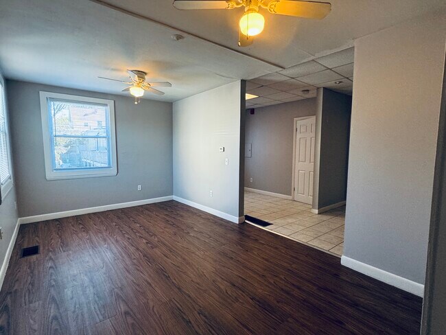 Foto del edificio - 420 Wellington Ave