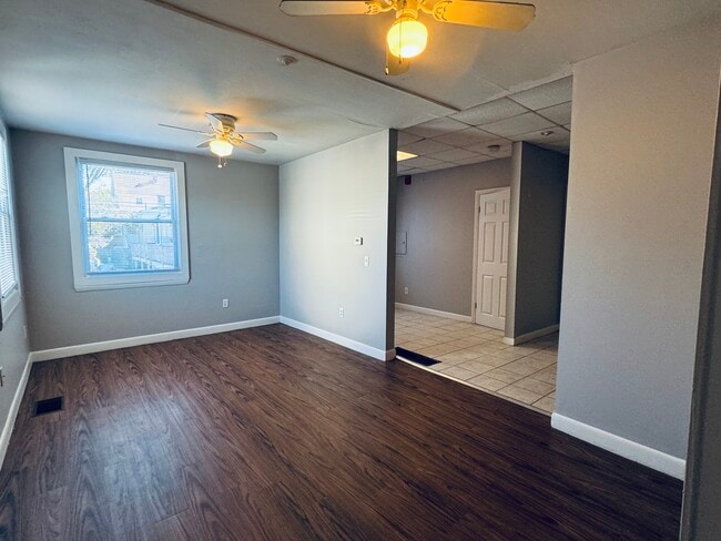 Building Photo - 420 Wellington Ave