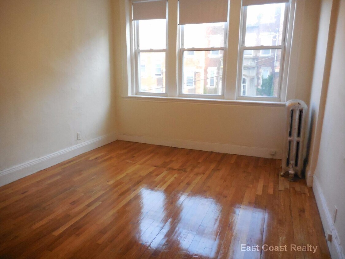 Foto principal - 109 Brainerd Rd