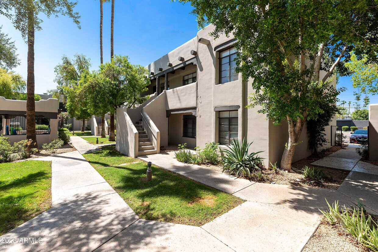 Primary Photo - 1449 E Highland Ave