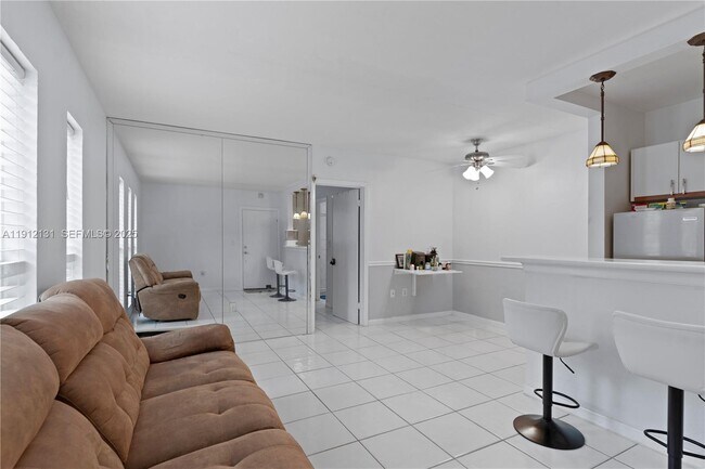 Foto del edificio - 6310 SW 79th St