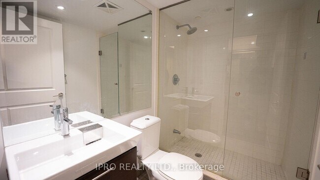 Photo du bâtiment - 386-2386 Yonge St