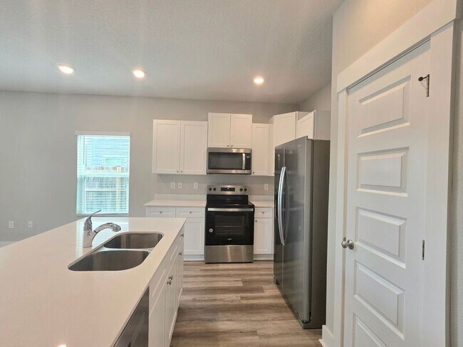 Foto del edificio - 4167 Pendragon Cir