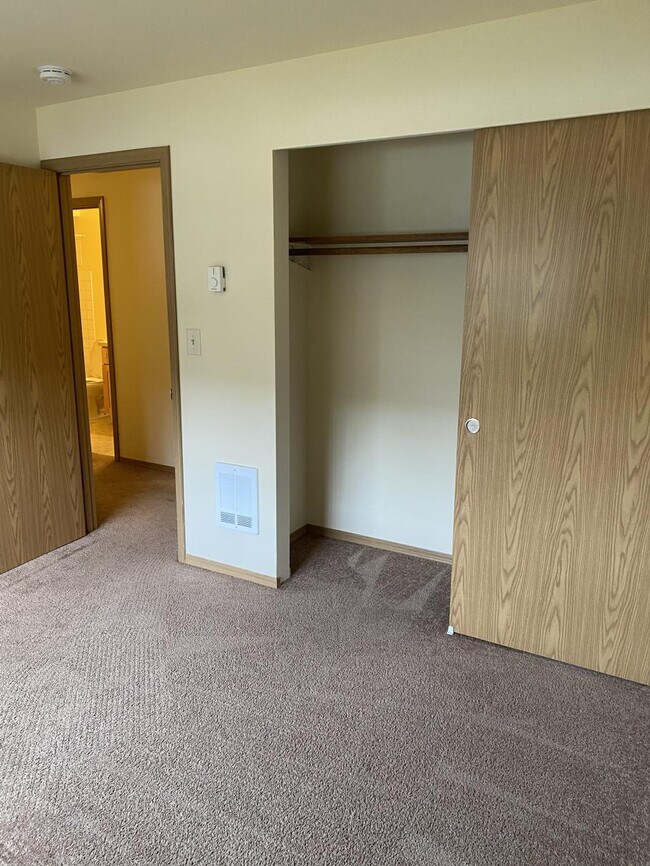 Foto del edificio - 2726 60 Ave SW - 2 bedrooms