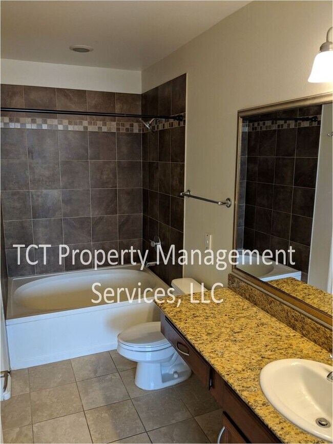 Foto del edificio - 2 bed/2bath Nestled in the Gated community of Villa Real/Arpeggio.