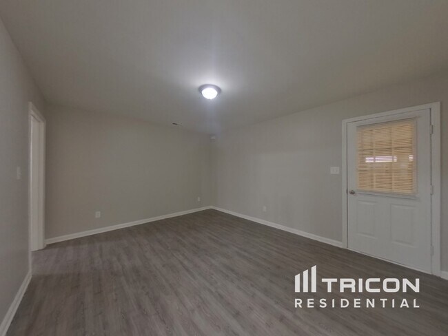 Foto del edificio - 5423 River Falls Dr