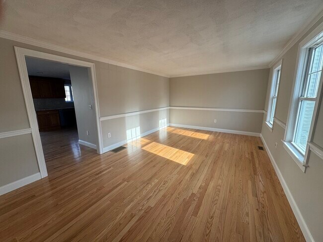 Building Photo - 34 Florence Ave