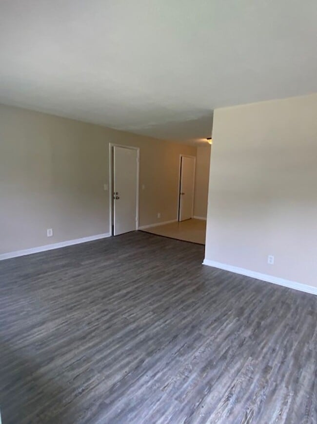 Building Photo - Quiet North Columbus Home