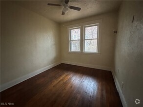 Building Photo - 1675 Carlyon Rd