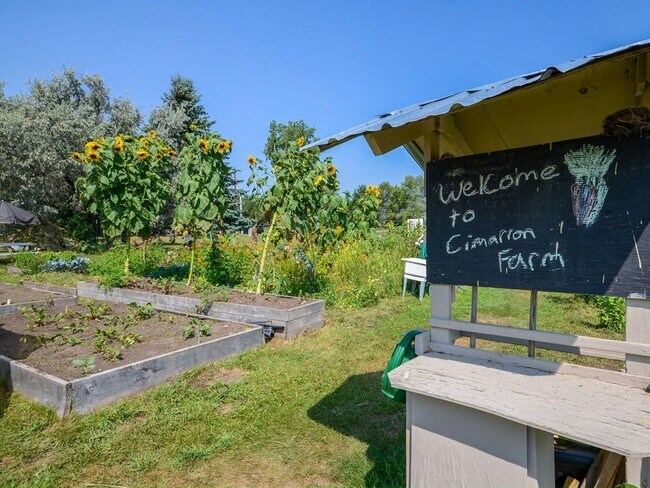 Foto del edificio - 464 Cimarron