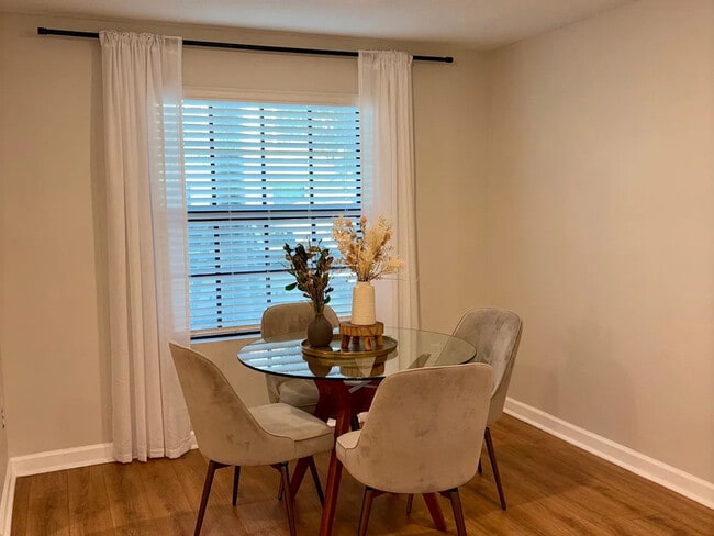 Foto del edificio - 5049 Genove Pl