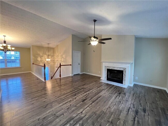 Foto del edificio - 452 Crested View Dr