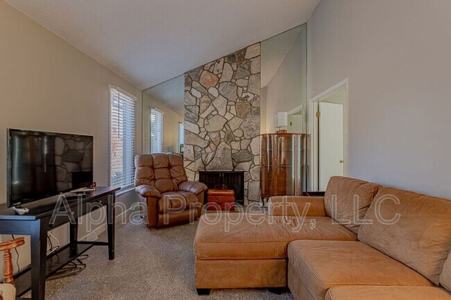 Building Photo - 406 Sparrow Hawk Ct