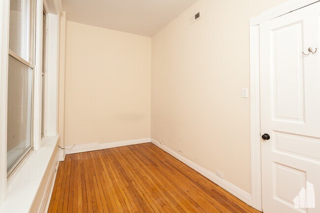 Foto del edificio - 900 West Newport-2