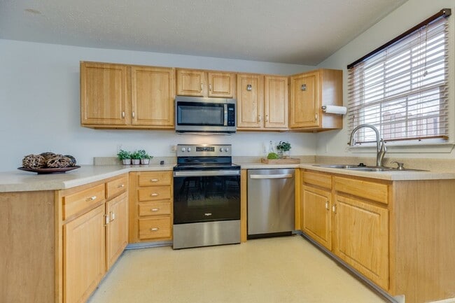 Building Photo - 659 Beaverview Dr