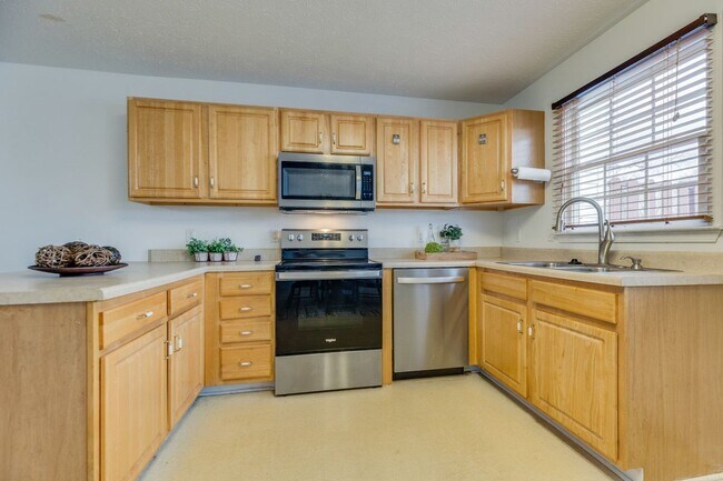 Foto del edificio - 659 Beaverview Dr