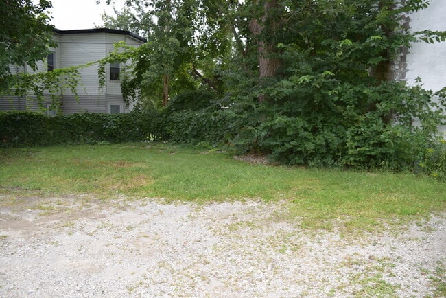 Building Photo - 2410 Broadview Rd