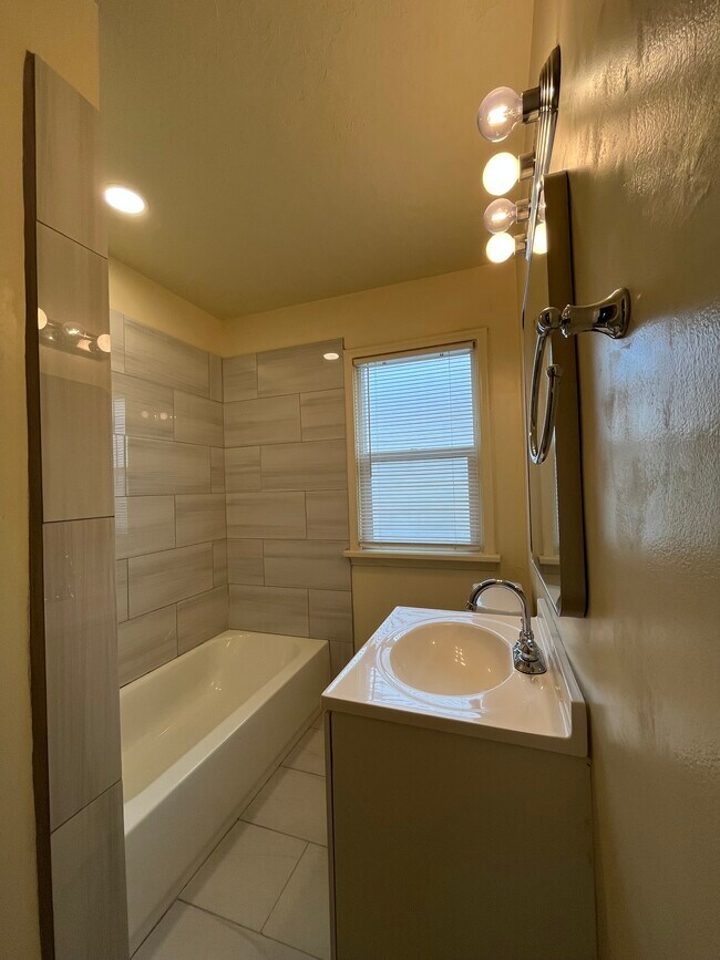 Foto del edificio - 332 E Utopia Ave