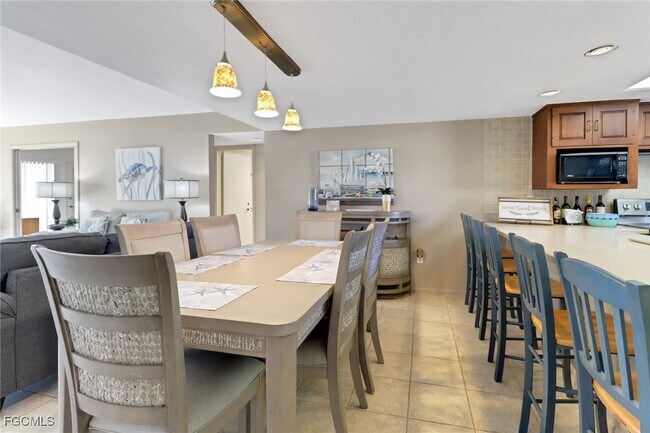 Foto del edificio - 5015 Harbortown Ln