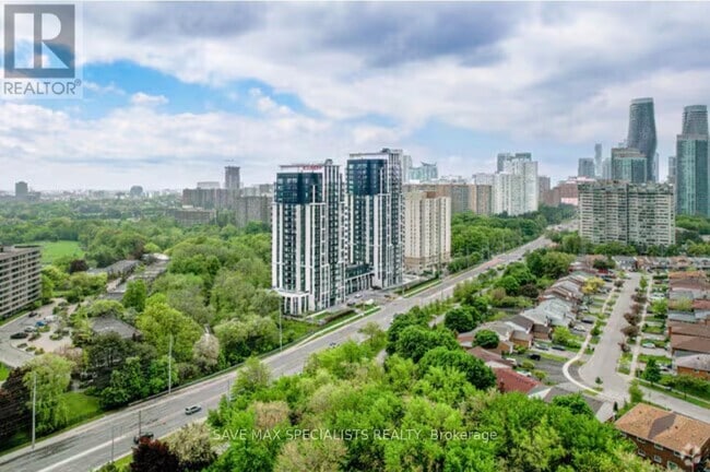 Building Photo - 204 Burnhamthorpe Rd E