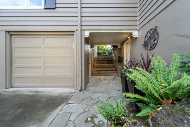 Foto del edificio - Charming and Well-Maintained Home in a Ser...