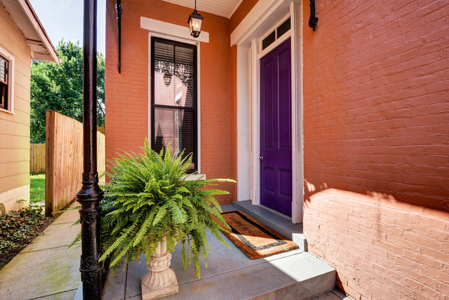 Side door entrance - 1508 Highland Ave