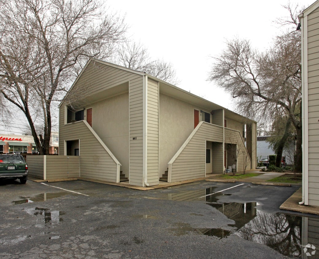 Building Photo - Cottonwood Condominiums