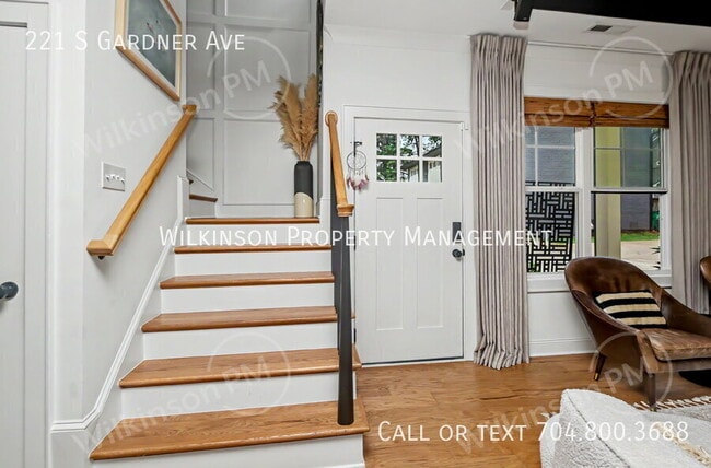 Building Photo - 221 S Gardner Ave