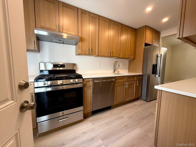 Foto del edificio - 61-60 69th Ln