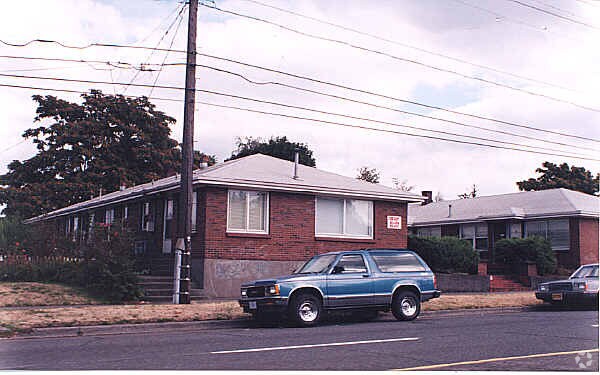Building Photo - 6920-6934 N Interstate Ave