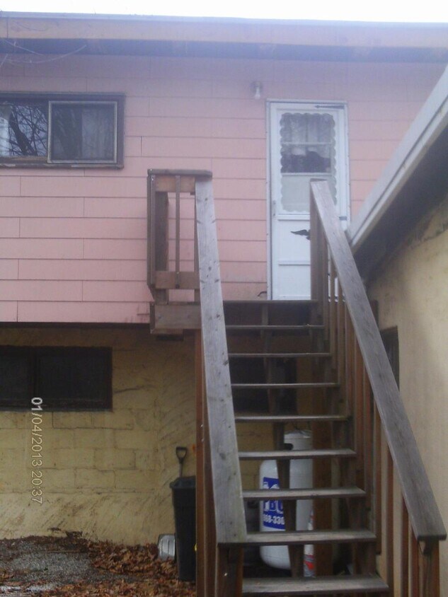 Primary Photo - 624 W Butler Dr