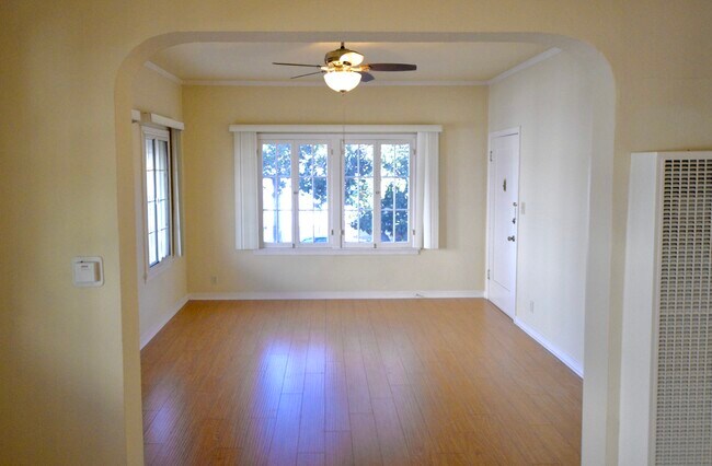 Living Room - 918 E Garfield Ave