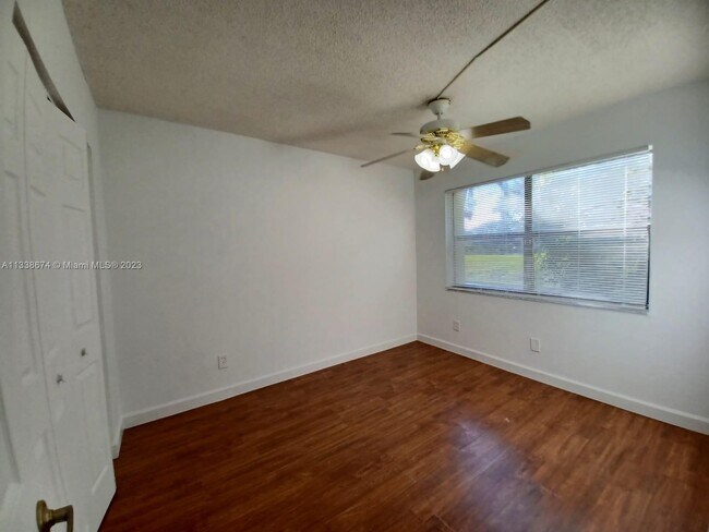 Foto del edificio - 11120 Royal Palm Blvd