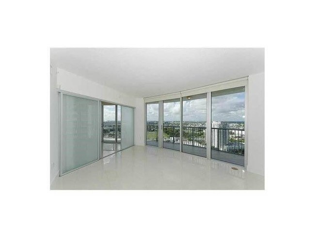 Building Photo - 1750 N Bayshore Dr