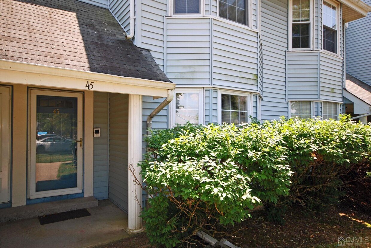 Primary Photo - 45 Tanglewood Ct