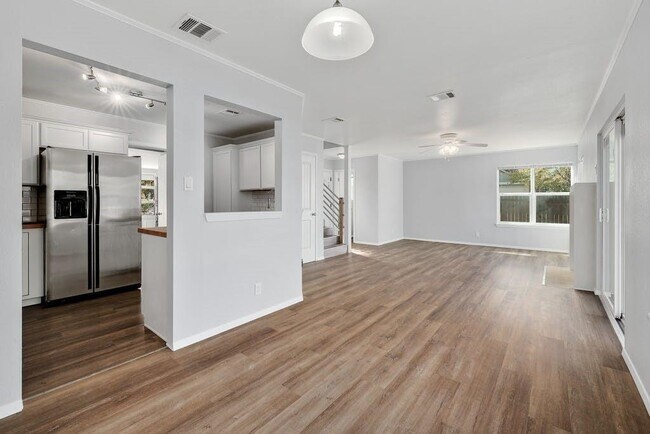 Building Photo - 1200 Green Terrace Dr