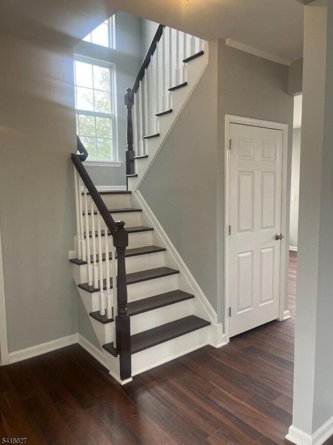 Foto del edificio - 227 Winding Hill Dr