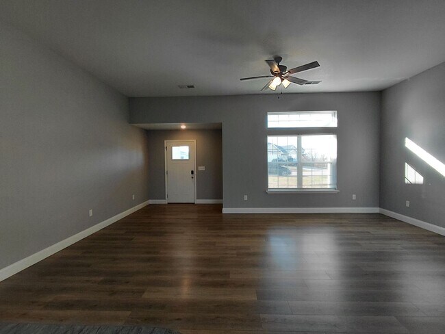 Foto del edificio - Beautiful home close to post