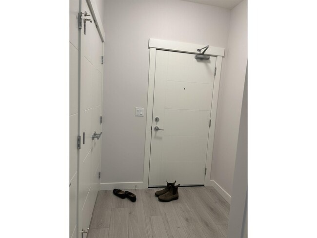 Building Photo - 406 32690 14TH AVENUE