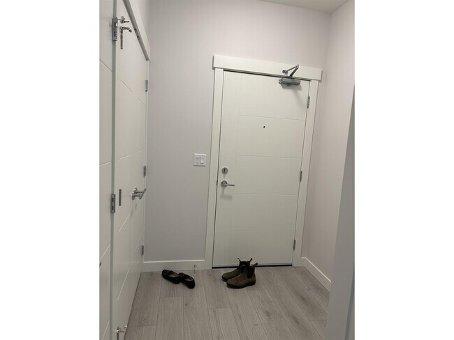 Photo du bâtiment - 406 32690 14TH AVENUE