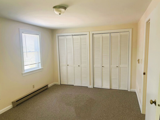Building Photo - 4 Carriage Way