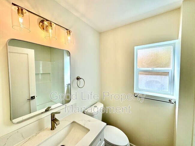 Building Photo - 2414 33rd St