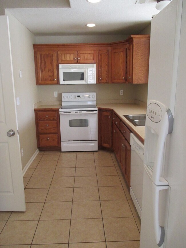 Foto del edificio - Spacious Townhome!