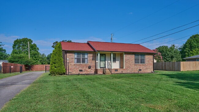 Foto del edificio - For Rent: 3BR, 1BA, fenced yard