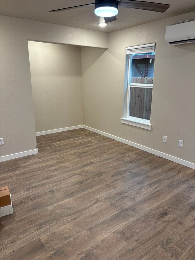 Building Photo - 7861 Houston Lp