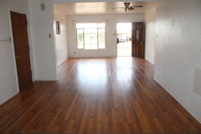 Foto del edificio - 3221 Monroe Ave