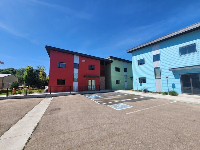 Foto del edificio - 1914 Sunny Ridge Apts