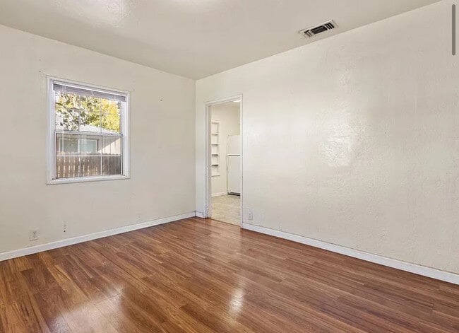 Foto del edificio - APPLY NOW