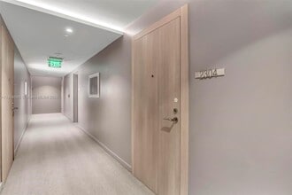 Building Photo - 1000 Brickell Plaza