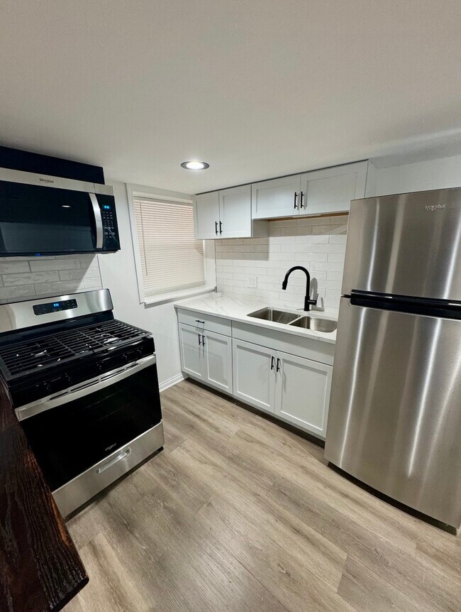 Building Photo - 5510 N Spaulding Ave